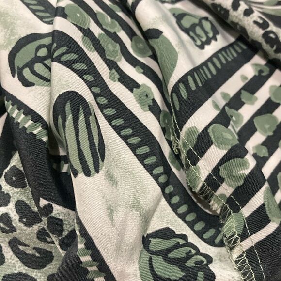 Liz Baker Tops - 1️⃣3️⃣  